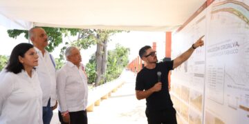 Supervisó AMLO avance del malecón Leandro Rovirosa