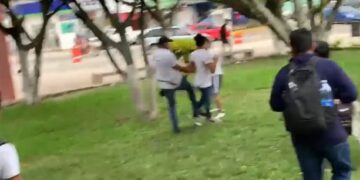 Policía agresor