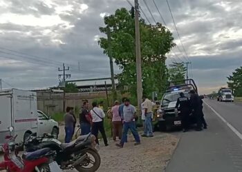 Abrazado de un poste