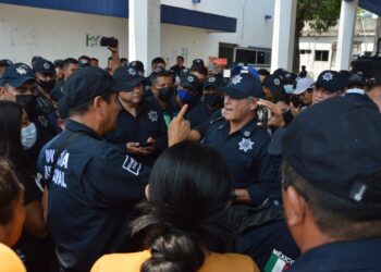 Policías sin respaldo