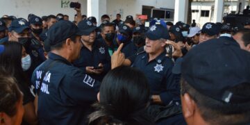 Policías sin respaldo