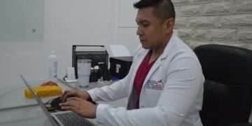 Mujeres jóvenes con trastornos hormonales