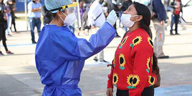 Pandemia COVID-19 ha cobrado la vida de 327 mil 412 mexicanos