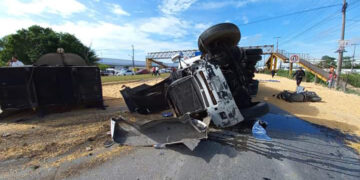 Se los llevó de corbata