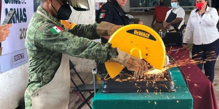 Llama Sedena a deponer armas