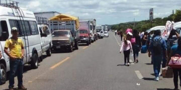 Paralizan transporte