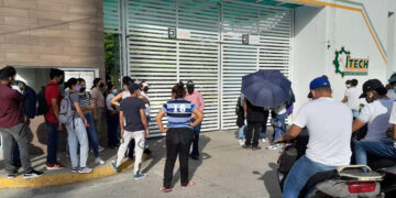 Alumnos protestaron por cobro de cuotas