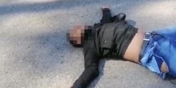 Quedó tendido en la carretera