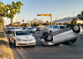 Por imprudente terminó volcando