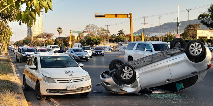 Por imprudente terminó volcando