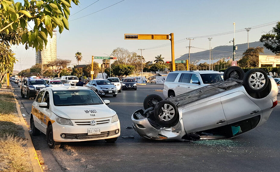 Por imprudente terminó volcando