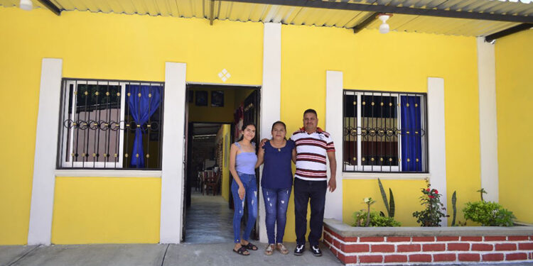 Entregan viviendas a víctimas del sismo de 2017