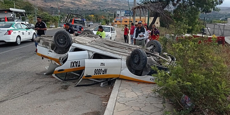 Colisiona con una camioneta Jeep
