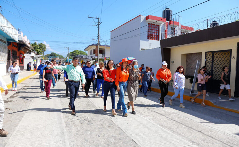 Inaugura seis obras por un monto superior a los 11.9 mdp