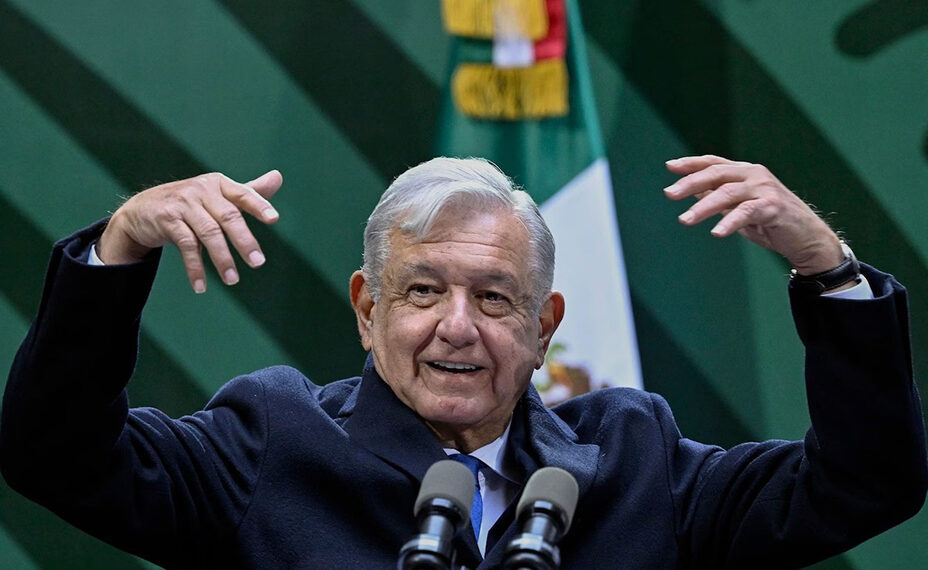 Busca nuevamente reducir salarios