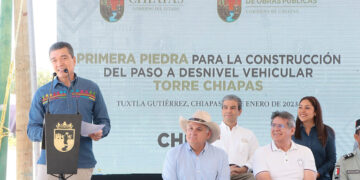 Rutilio Escandón da banderazo a construcción