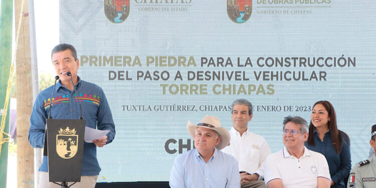 Rutilio Escandón da banderazo a construcción