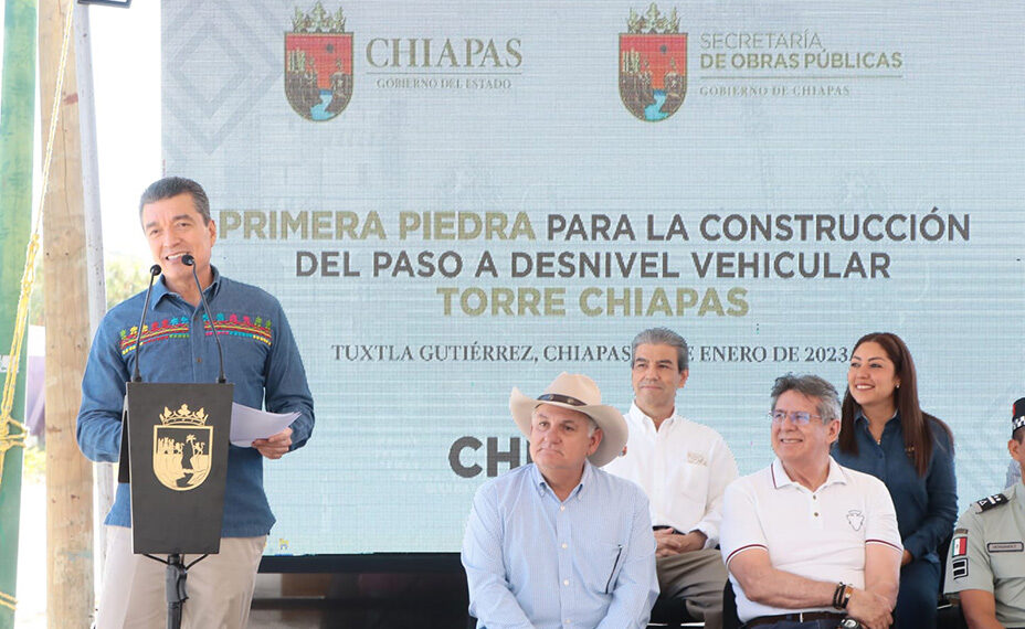 Rutilio Escandón da banderazo a construcción