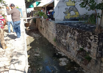 Piden solución al problema de aguas negras