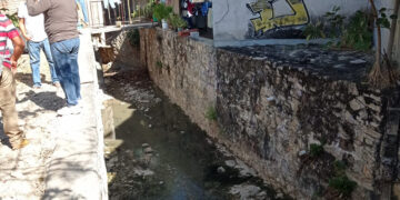 Piden solución al problema de aguas negras