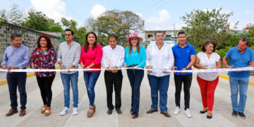 Inaugura pavimentación mixta de calles