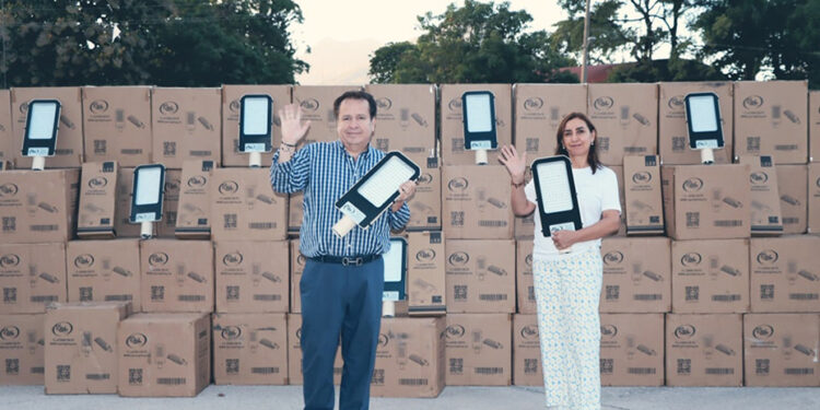 Anuncia adquisición de más de 2 mil lámparas