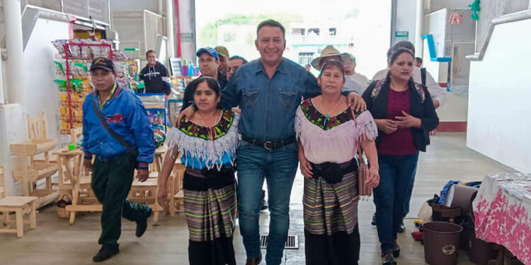 Asiste al Cuarto Aniversario del mercado nuevo La Selva