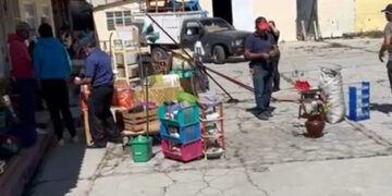 Desalojan a pastor de su casa