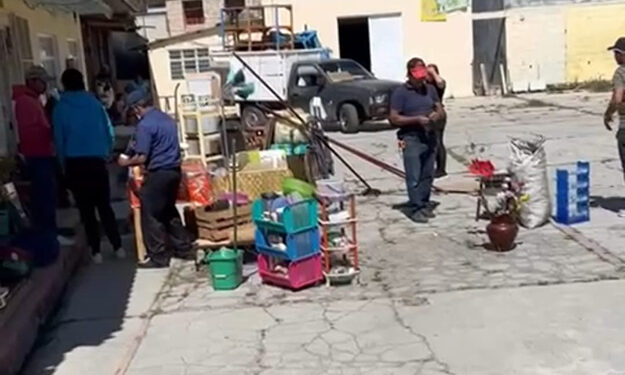 Desalojan a pastor de su casa