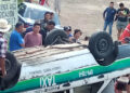 Taxi quedó llantas arriba