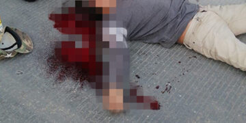 Tunden a sujeto a golpes y queda en charco de sangre