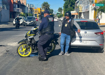 Vehículo “fantasma” arrolla a motorista