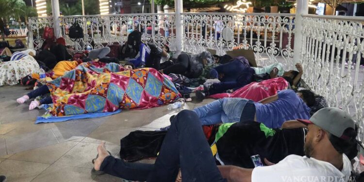 Migrantes piden ayuda para salir de Chiapas