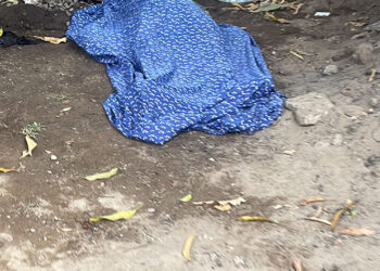 Se infartó en el baño