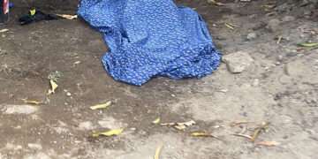 Se infartó en el baño