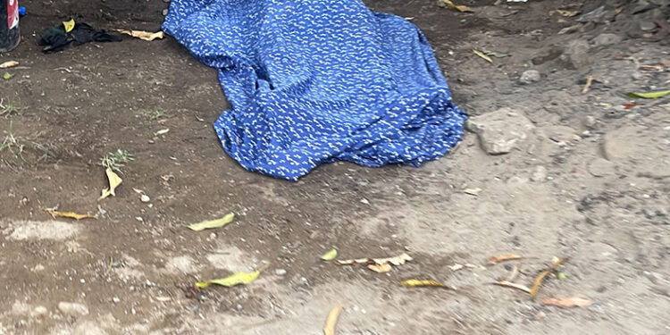 Se infartó en el baño