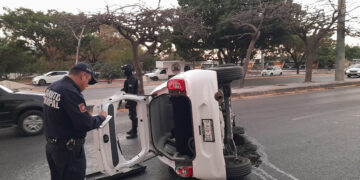 Vuelca vehículo sobre el Libramiento Norte