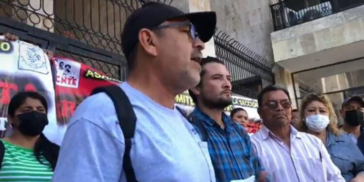 Exige asamblea democrática