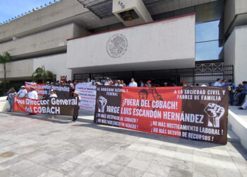 Incrementan protestas contra director del Cobach