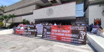Incrementan protestas contra director del Cobach