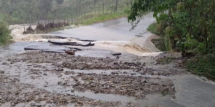 Lluvias causan estragos