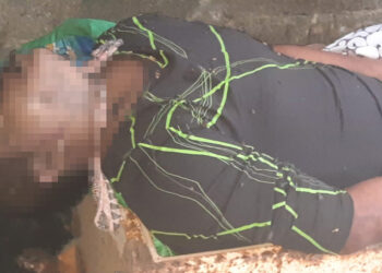 La estrangularon con un cordón