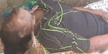 La estrangularon con un cordón