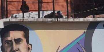 La dejaron en un charco de sangre