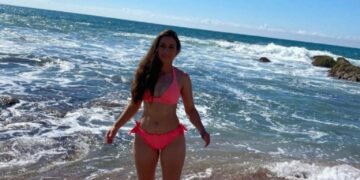 Valeria Andrade, la ex árbitra que modela en OnlyFans y hace «arder» internet con sus curvas.