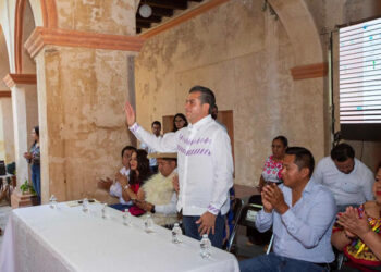 A favor se pronuncian en la consulta