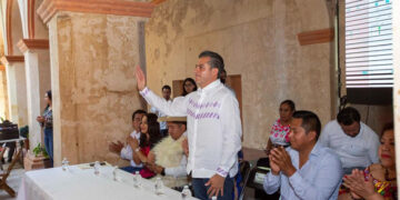 A favor se pronuncian en la consulta