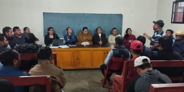 Mantienen diálogo abierto