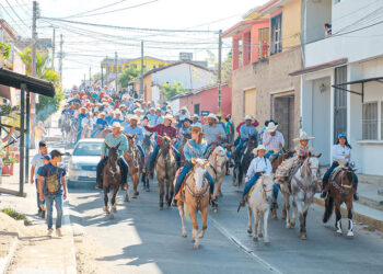 Asiste Mariano a expo-Agrícola en Villa Corzo