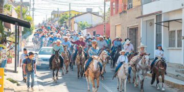 Asiste Mariano a expo-Agrícola en Villa Corzo